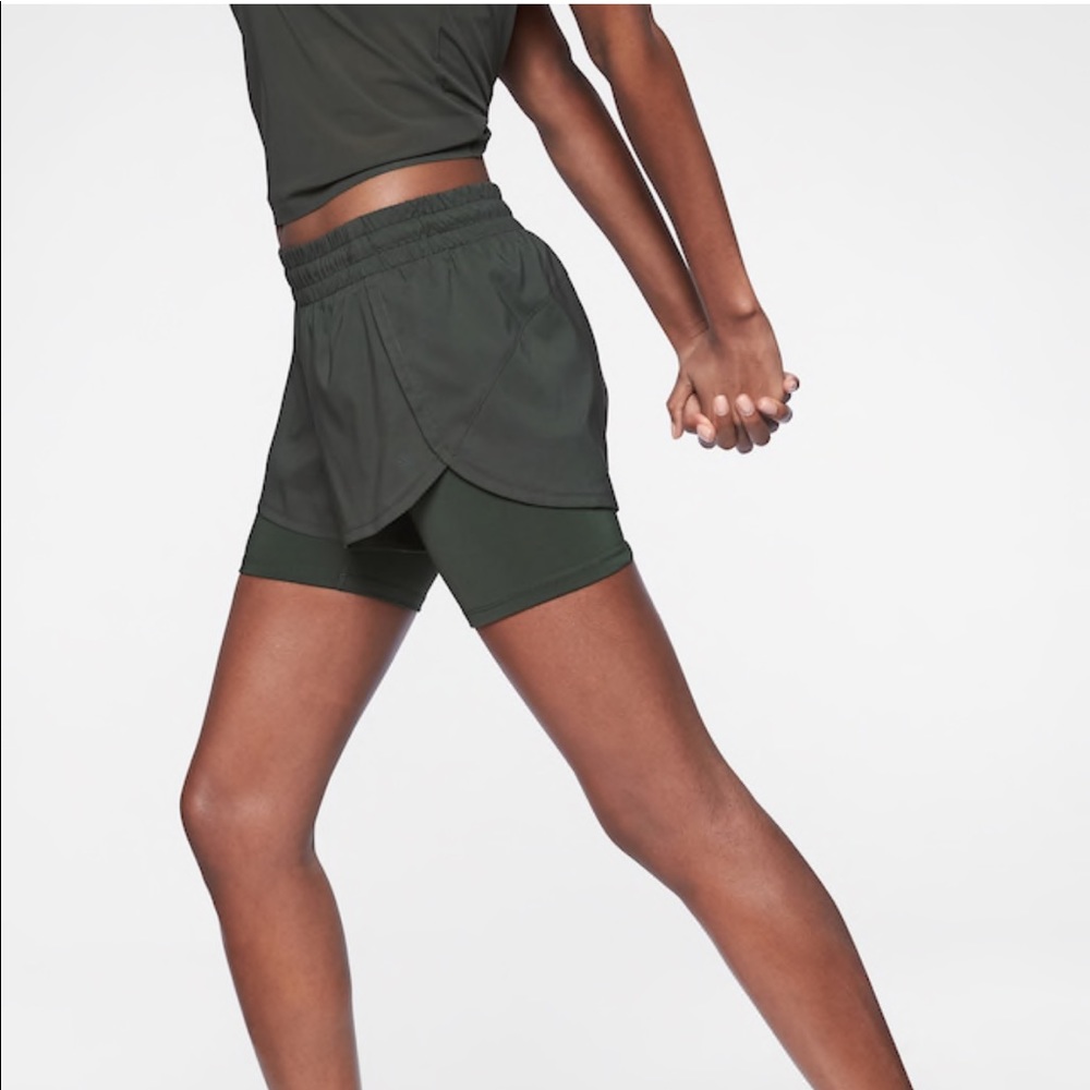 ATHLETA 2 in 1 racer run shorts in Black Olive